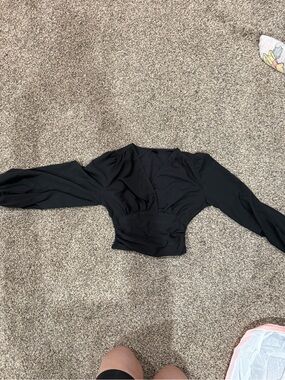 Black V-Neck Long Sleeve Cropped Top